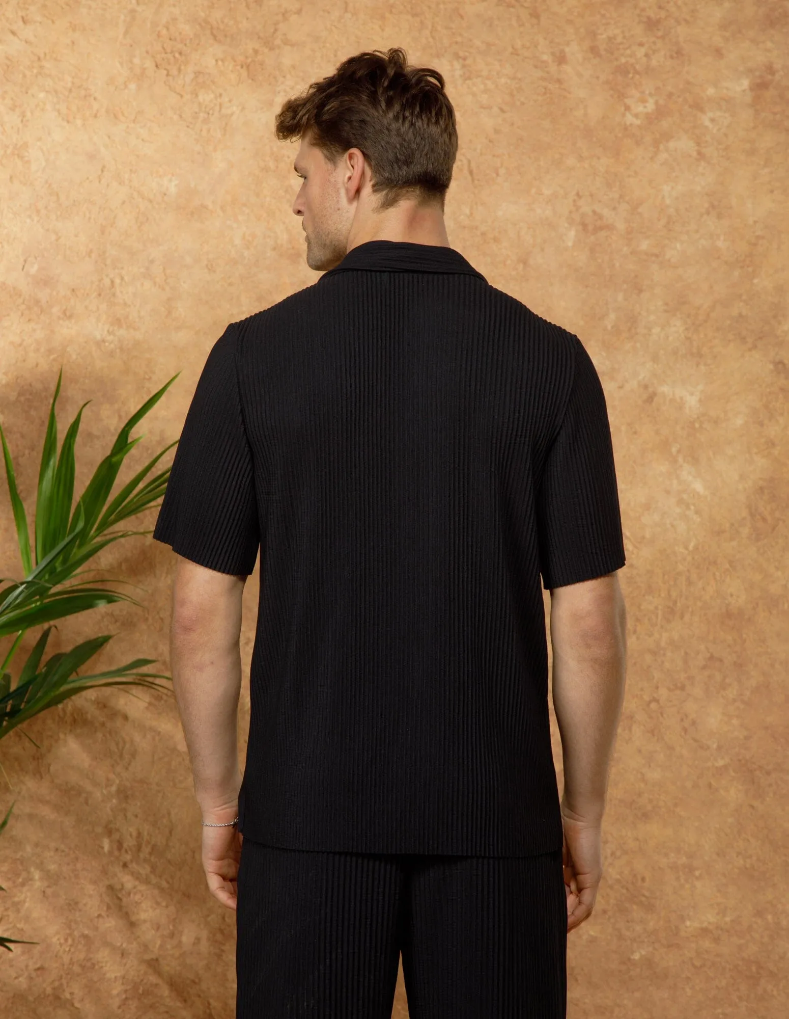 Black Pleated S/S Resort Shirt