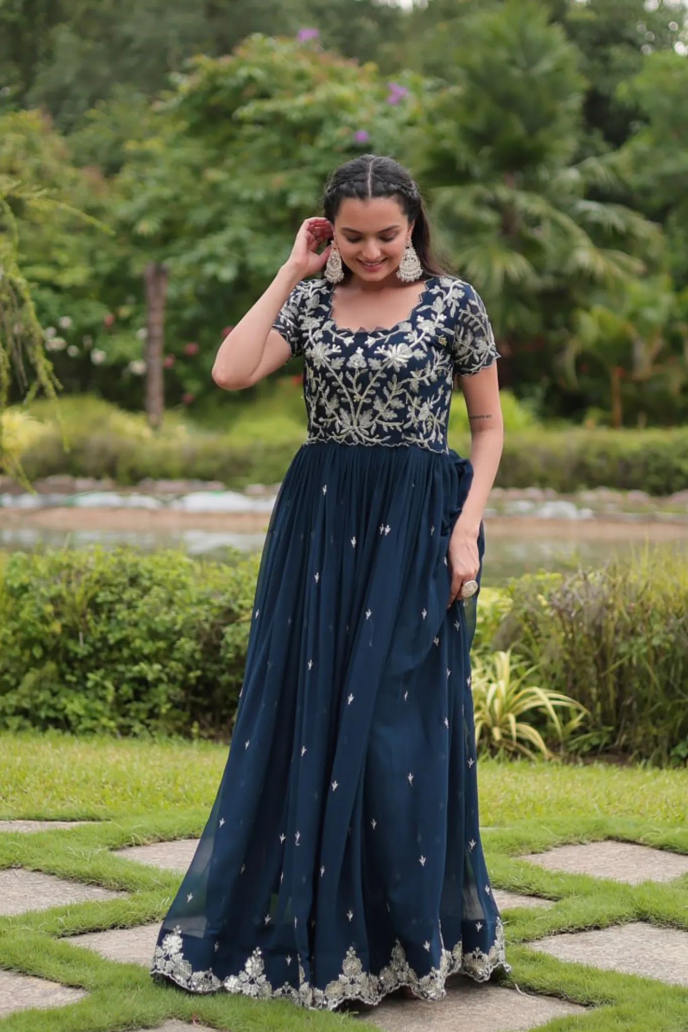 WOMAN STYLISH LUXURY  NAVY BLUE AND EMBROIDERY GOWN